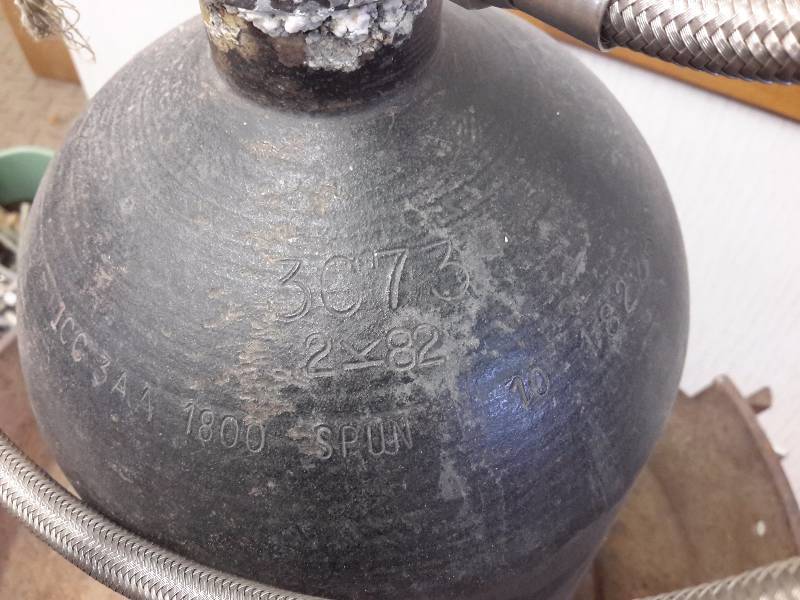 lot 44 image: Metal tank