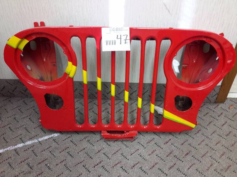 lot 47 image: Vintage Jeep grill frame
