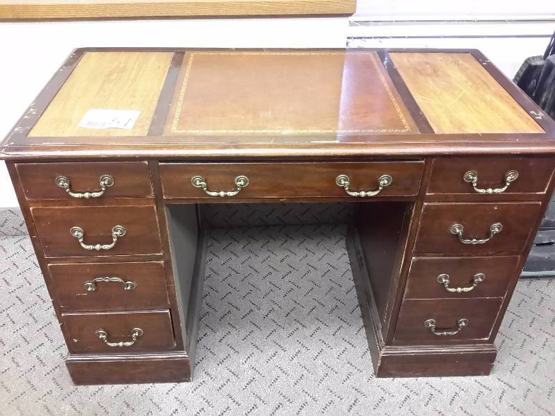 lot 51 image: Solid Wood  tailor made Desk with leather top