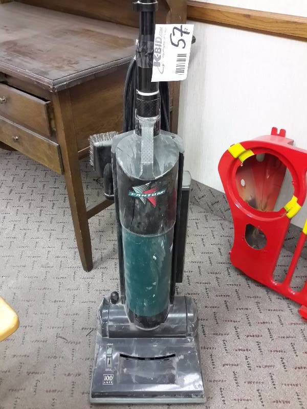 lot 57 image: Fantom Up-right Vacuum