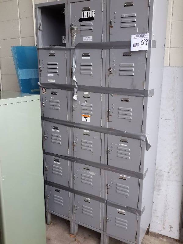 lot 59 image: 18 metal lockers 1 door missing