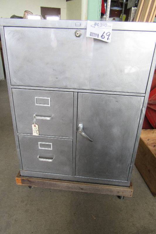 lot 69 image: REfinished Hon Brand steel cabinet 2 file draws 2 locking doors. Rolling platform
