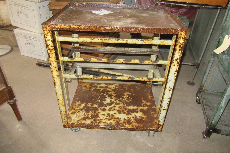 lot 90 image: HD metal rolling cart (rolls well )