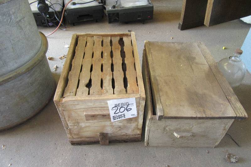 lot 206 image: Bee-hive frame & wooden box