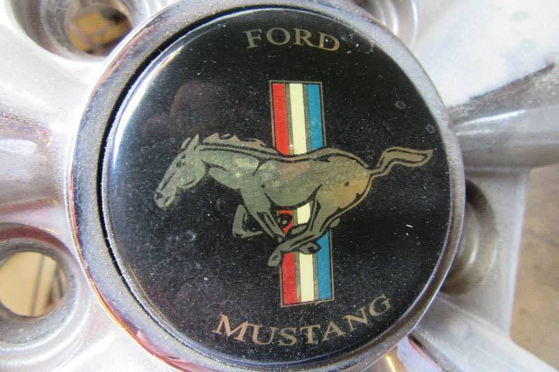 lot 212 image: 20 295-30zr20 101w Toyo tire & chrome rim (1)