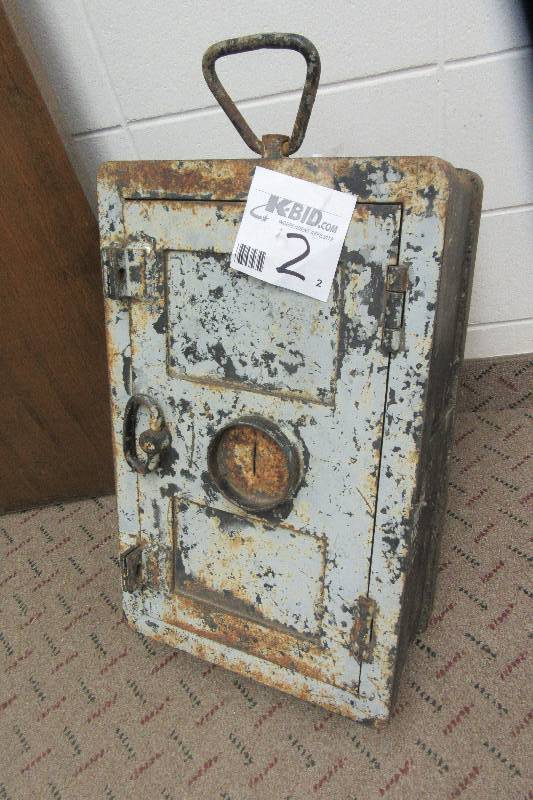 lot 2 image: Antique StrongBox