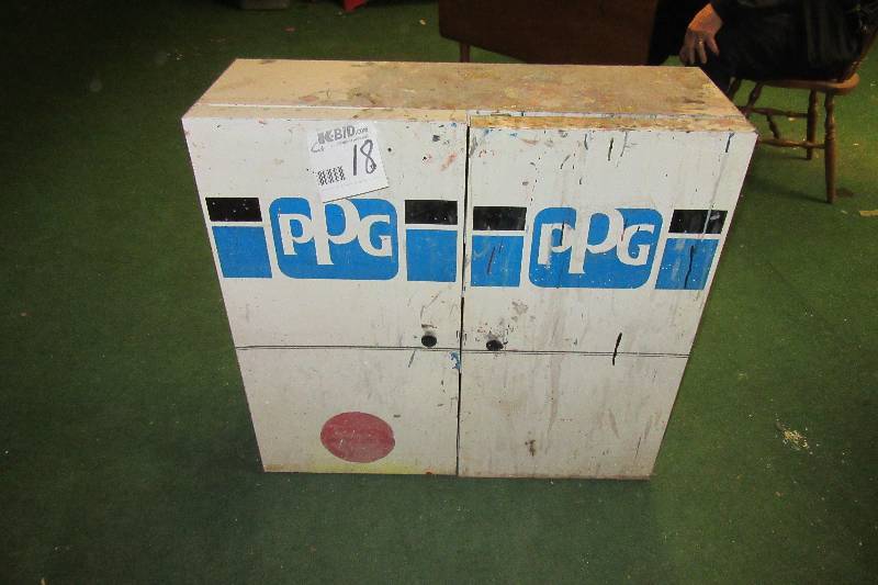 lot 18 image: metal wall cabinet