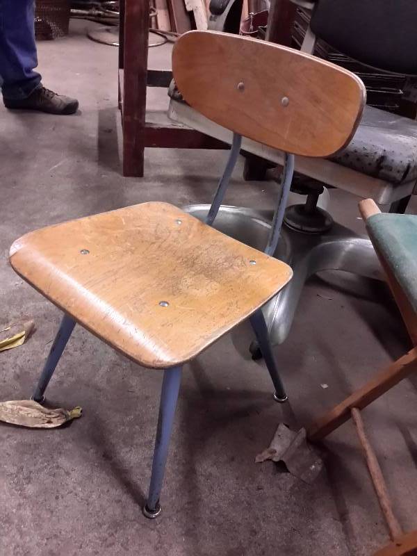 lot 237 image: Lot of misc chairs as pictured