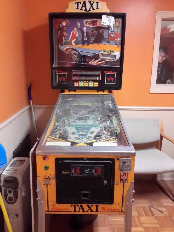 lot 9 image: Williams TAXI Pin Ball Machine