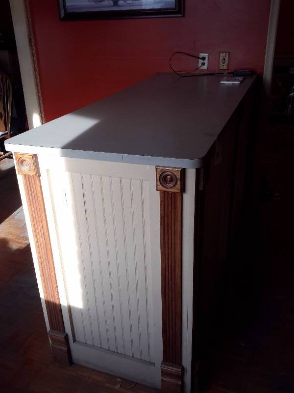 lot 11 image: Service Counter with Bell