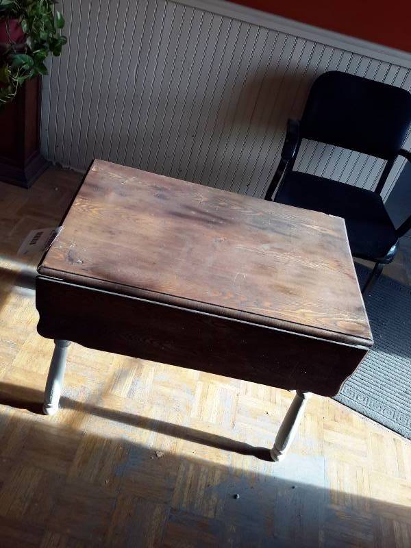 lot 233 image: Small Stature Drop leaf OAK Top table
