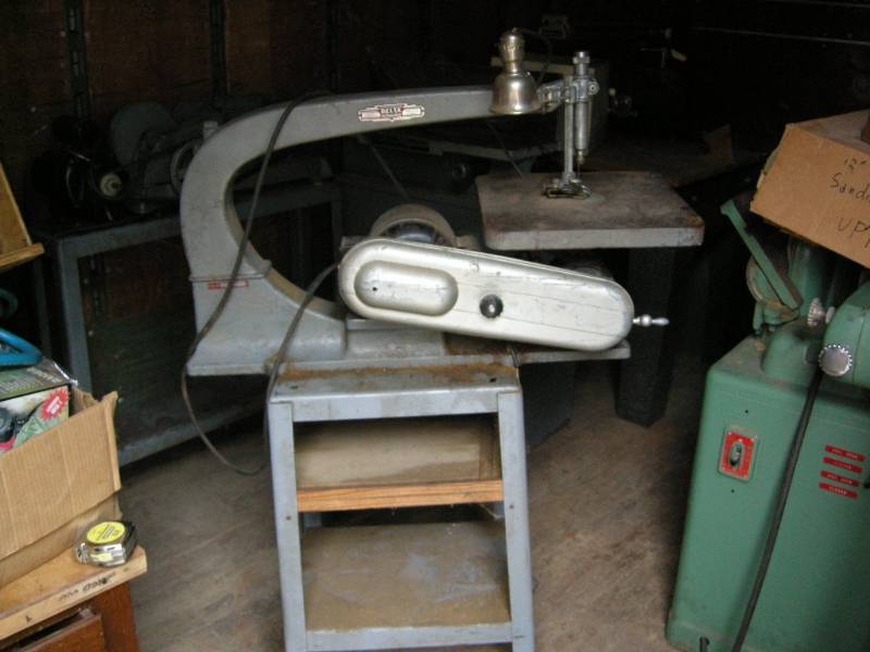 lot 11 image: Delta Milwaukee Heavy Duty Scroll Saw