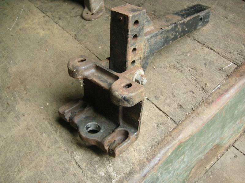 lot 21 image: Adjustable 1-12 Receiver Hitch