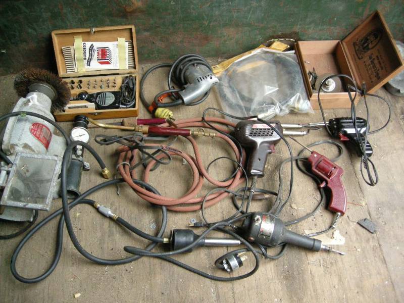 lot 41 image: Grinder, Engravers, Soldering Guns, Torch