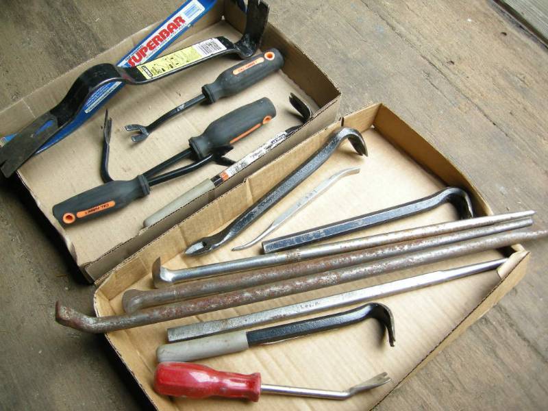 lot 72 image: Snap-On, Craftsman, New Britain, Other Pry Bars