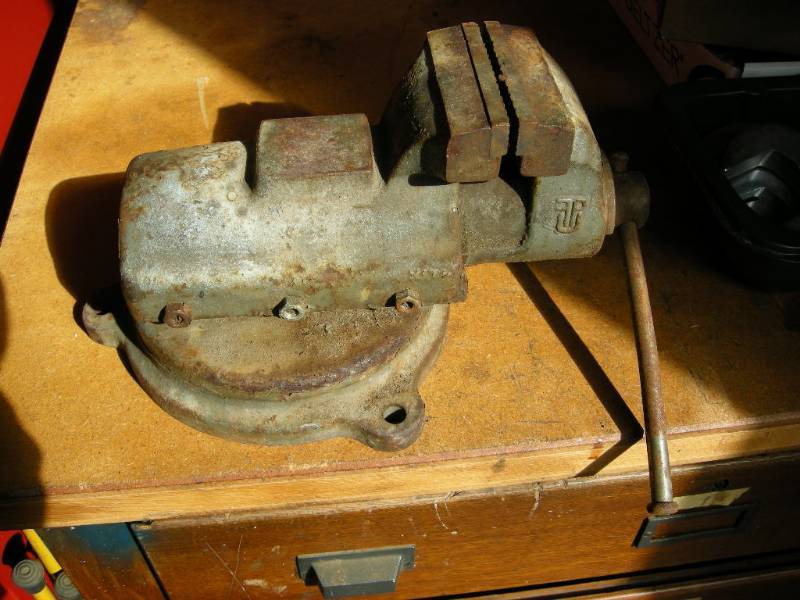 lot 82 image: Bench Vise