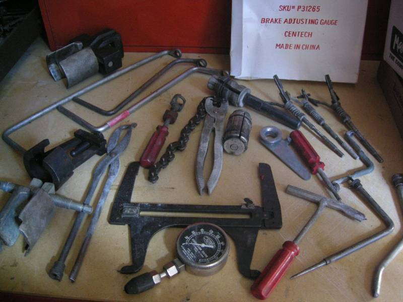 lot 86 image: Group Automotive Tools