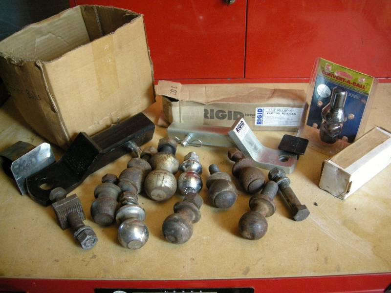 lot 99 image: Receiver Hitches and Balls