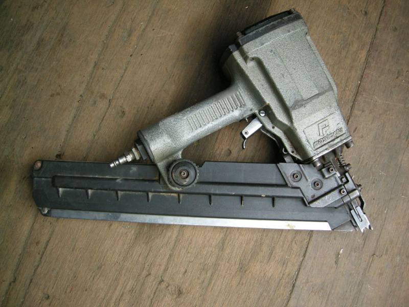 lot 148 image: Paslode Pneumatic Framing Nail Gun