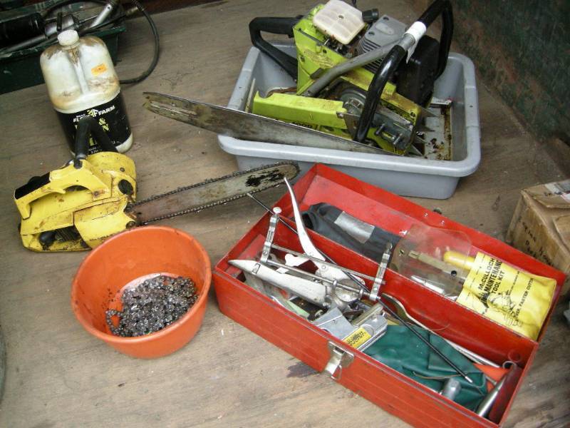 lot 160 image: Chainsaw Projects and Parts