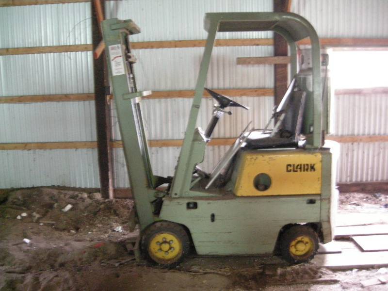 lot 164 image: Clark Forklift