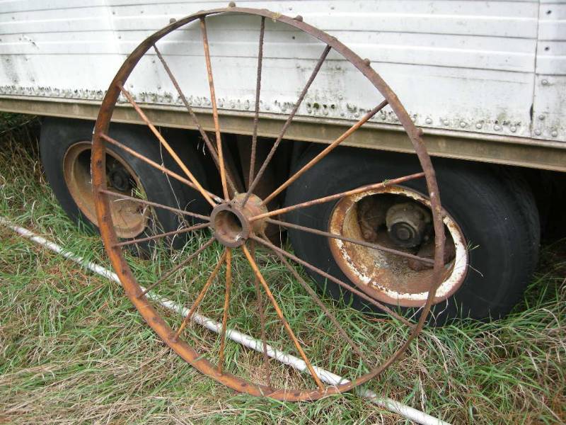 lot 171 image: Vintage Wagon Wheel