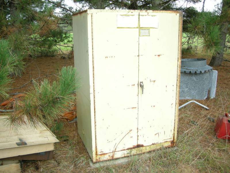 lot 179 image: Metal Safety-Storage Cabinet