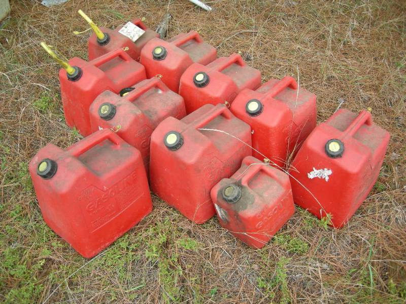 lot 180 image: 10 Gas Cans