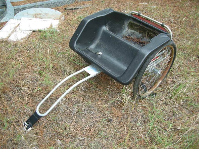 lot 182 image: Bugger Pull Behind Cart