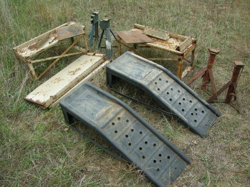 lot 185 image: Car Ramps - Jack Stands
