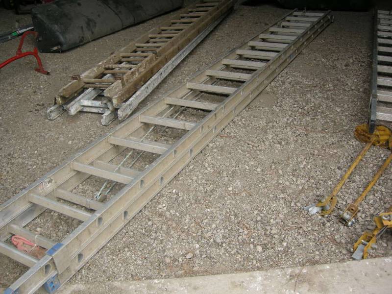 lot 189 image: Werner Aluminum Extension Ladder