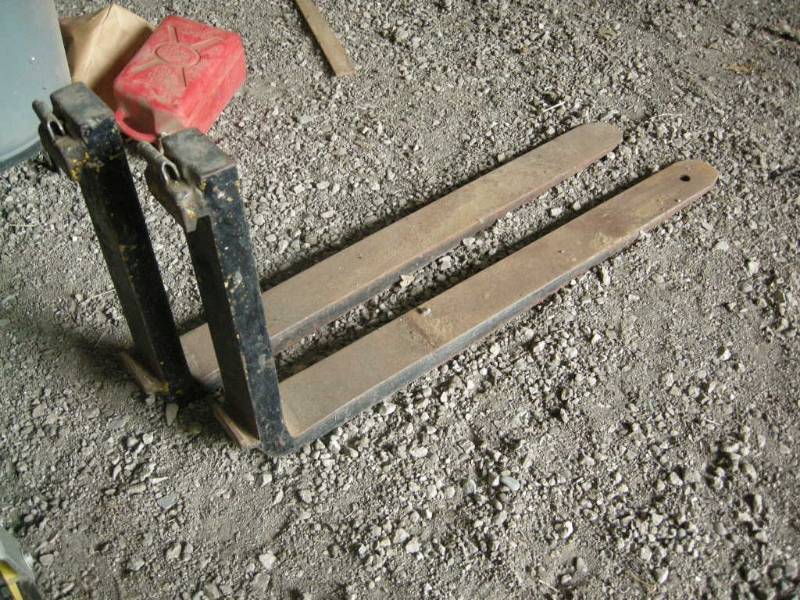 lot 203 image: Forklift Forks