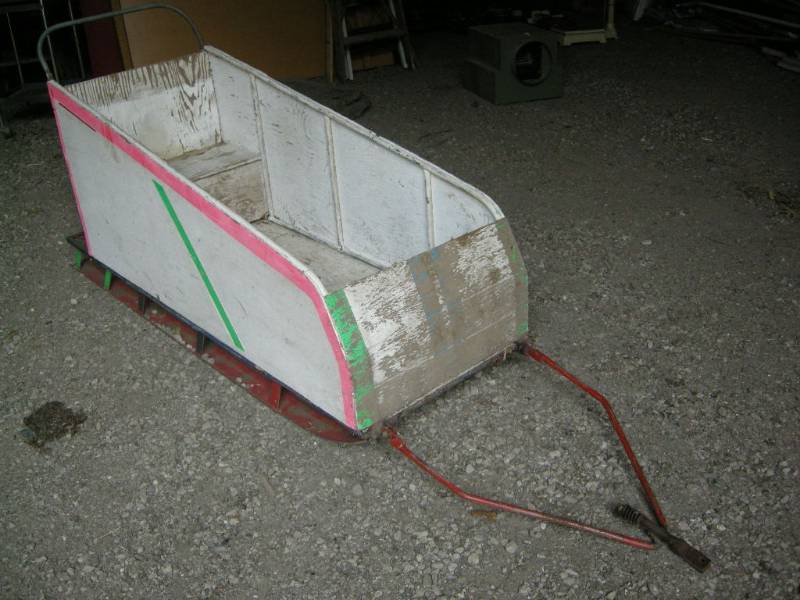 lot 204 image: Pull-Behind Snowmobile Sled