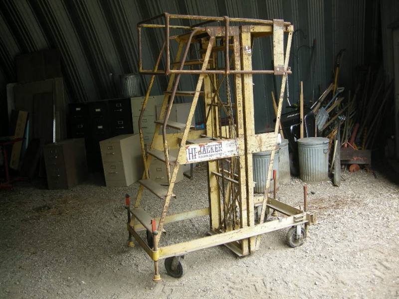 lot 206 image: Hi-Jacker Telescoping Work Platform