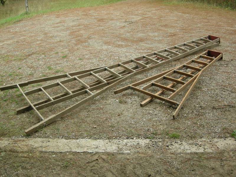 lot 207 image: 2 Red-Top 3-Legged Ladders