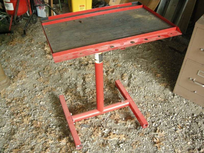 lot 209 image: Rolling Shop Tool Table