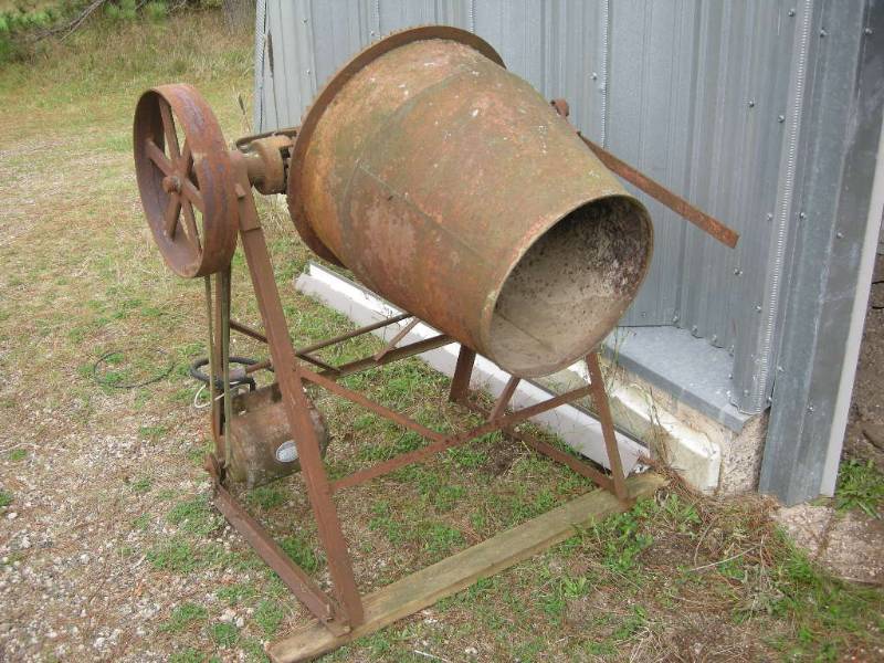 lot 210 image: Cement Mixer