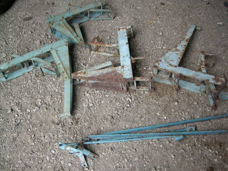 lot 214 image: 4 Pump Jacks