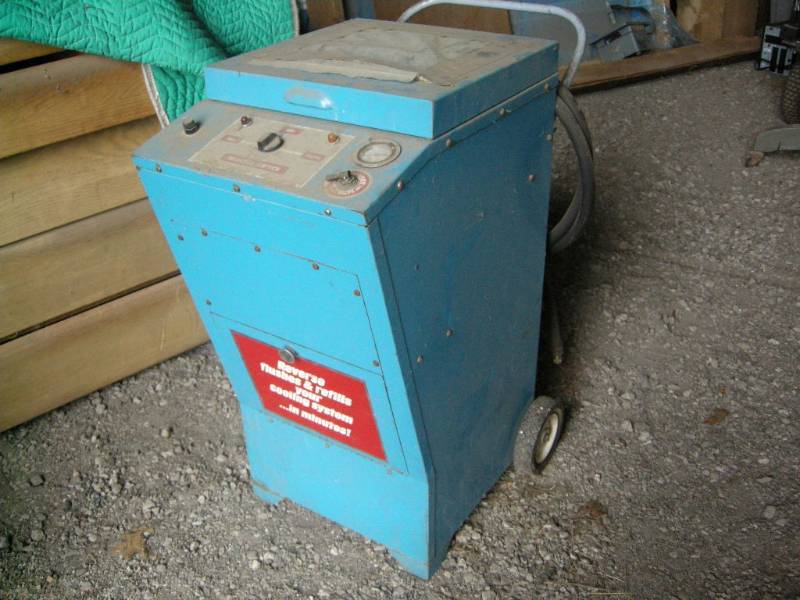 lot 215 image: Automotive Cooling System Flusher