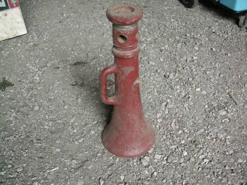 lot 219 image: Vintage Screw Jack