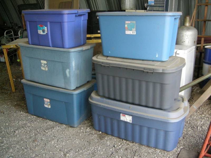 lot 252 image: 6 Large Storage Totes