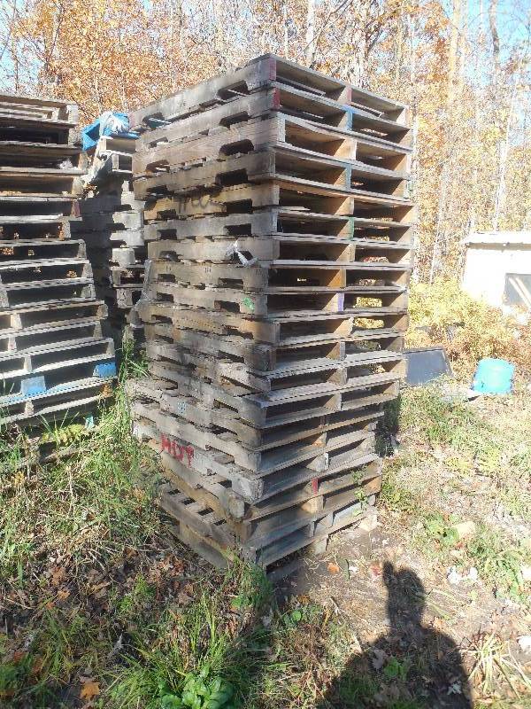 20 - 40 X 42 WOOD PALLETS