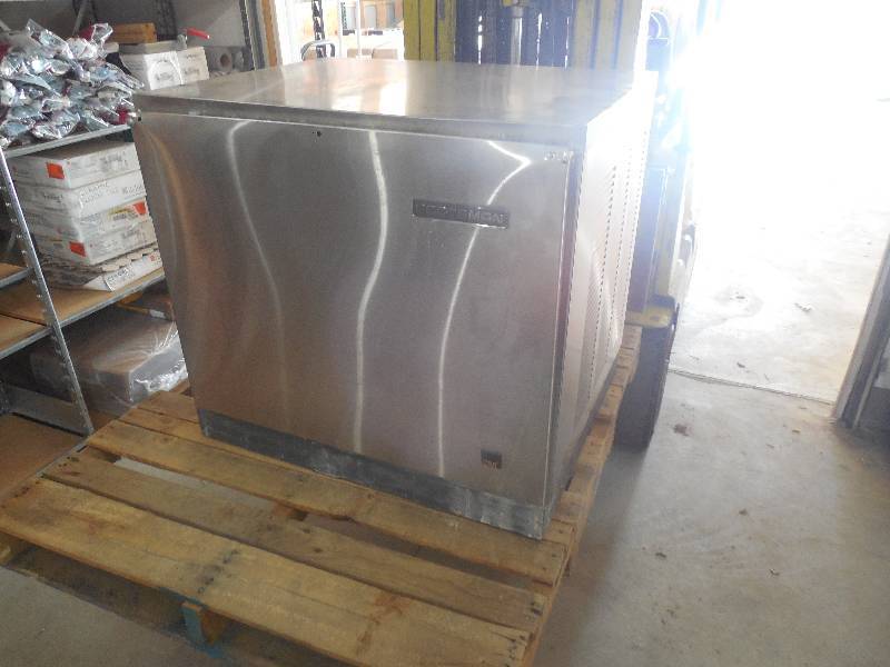 COMMERCIAL SCOTSMAN ICE MAKER