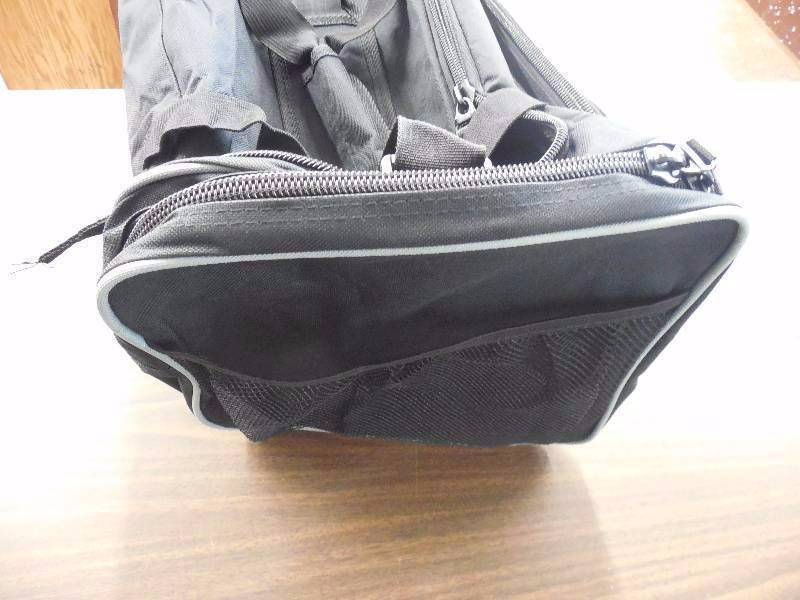 lot 68 image: (50) 5 cases of MAJOR LEAGUE BASEBALL BOSTON RED SOX DUFFEL BAG
