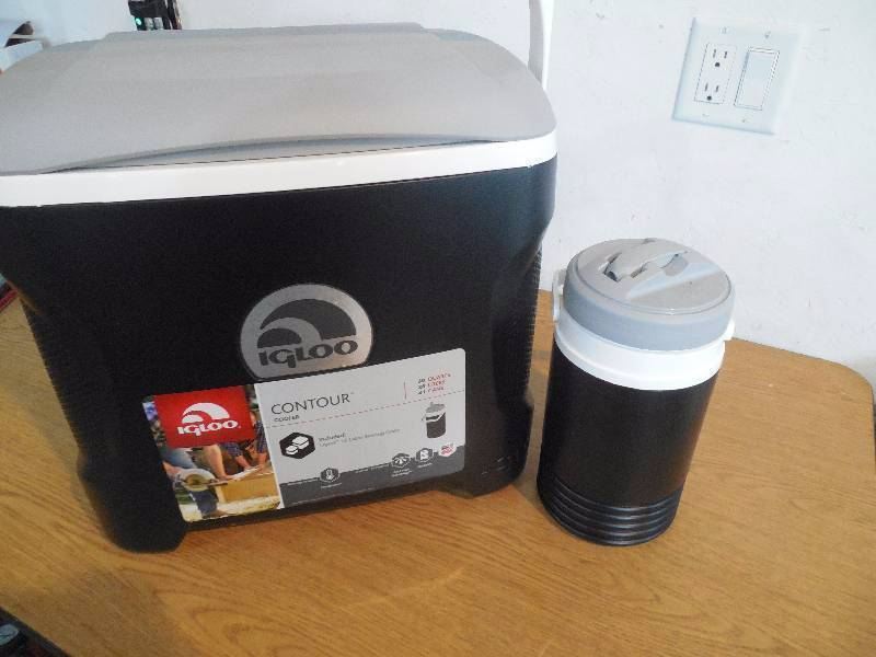 lot 90 image: IGLOO Contour Combo 30 Qt. Cooler with 12 Gal. Beverage Cooler
