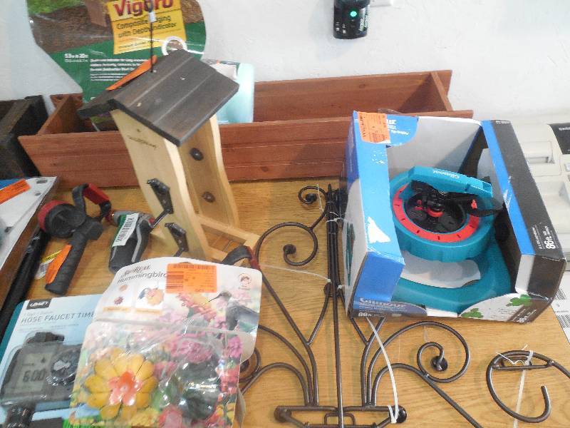 lot 10 image: PATIO  OUTDOOR BOX LOT