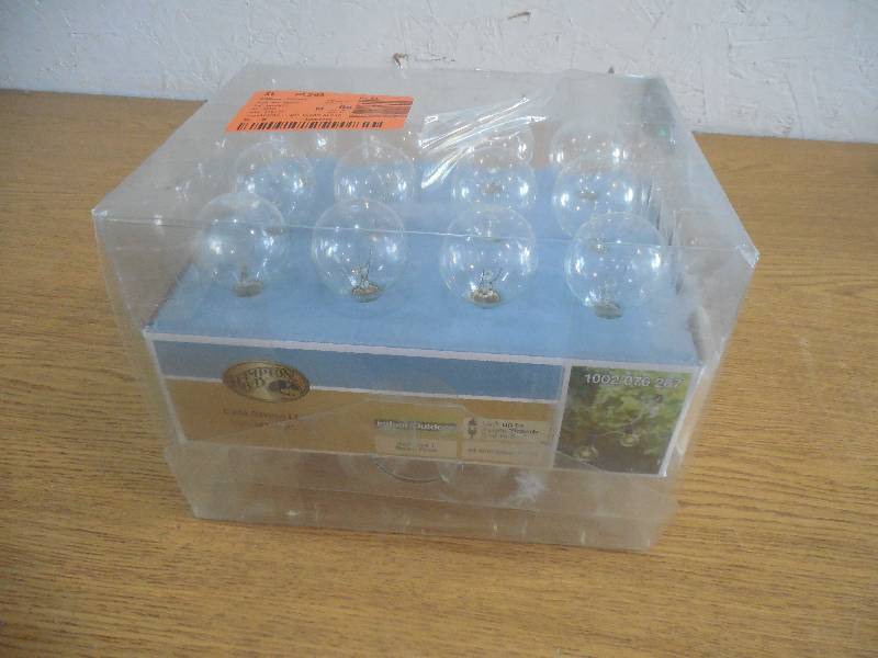 lot 15 image: 24 CAFE STRING LIGHTS