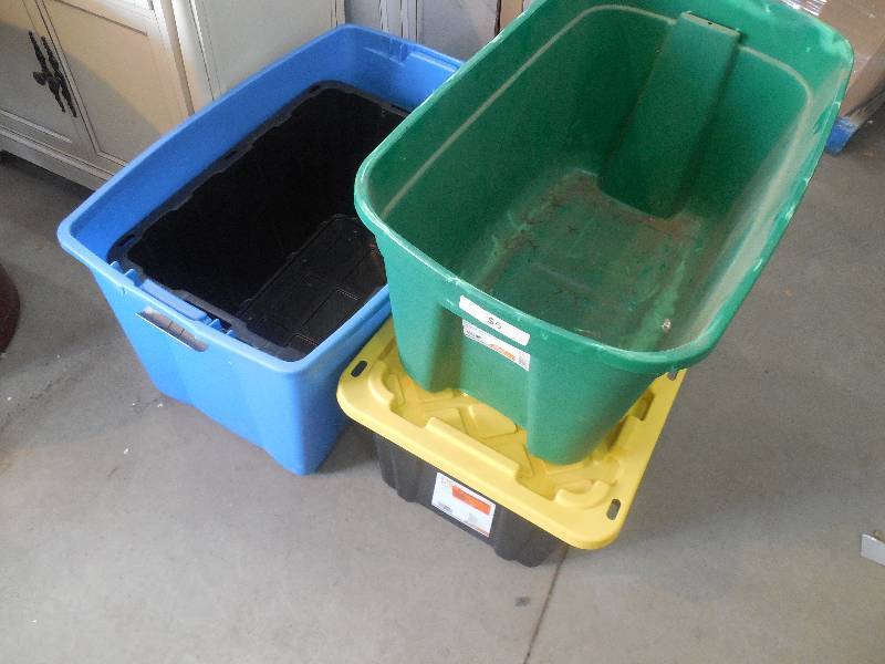 lot 85 image: 4 STORAGE TOTE LOT