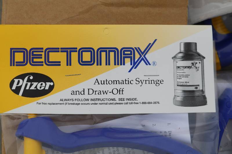 Pfizer Livestock Syringes & Draw Offs
