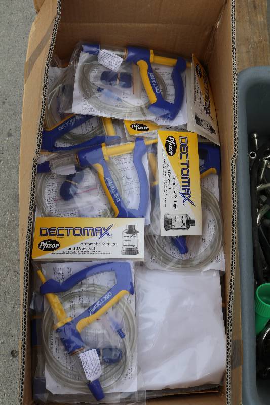 Pfizer Livestock Syringes & Draw Offs